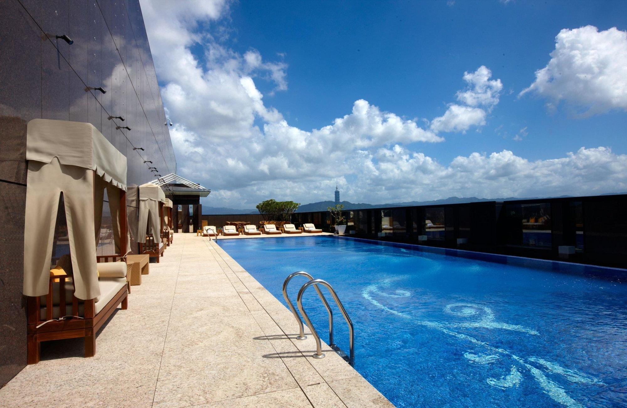 Hotel The Okura Prestige Tchaj-pej Exteriér fotografie The pool at the 39th floor