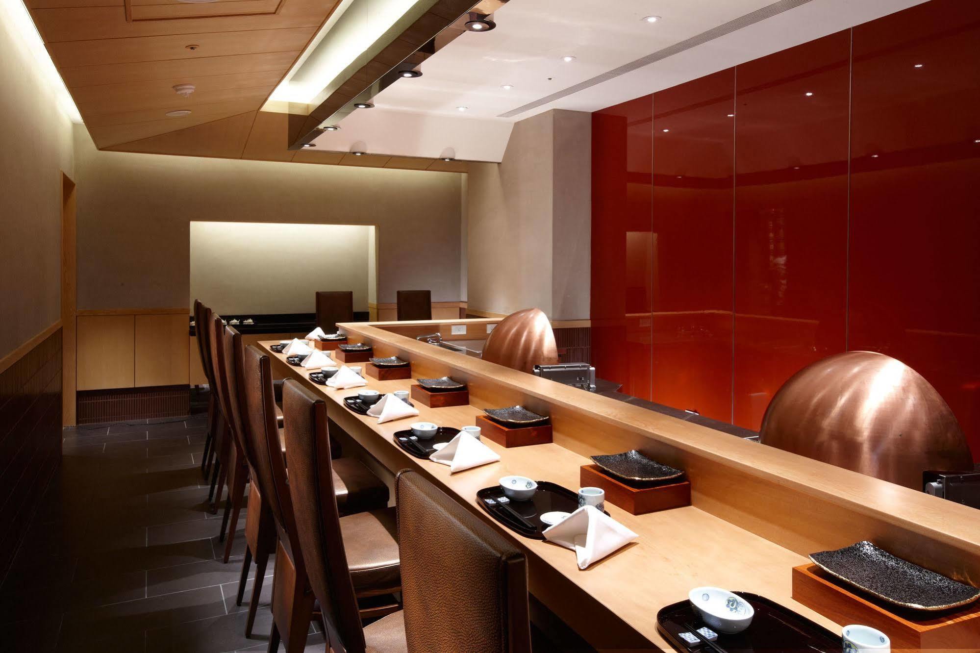 Hotel The Okura Prestige Tchaj-pej Exteriér fotografie Interior of a sushi bar